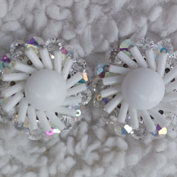 VINTAGE WESTERN GERMANY WHITE GLASS CRYSTAL BROOCH CLIP EARRING DEMI PARURE SET - Picture 2 of 8